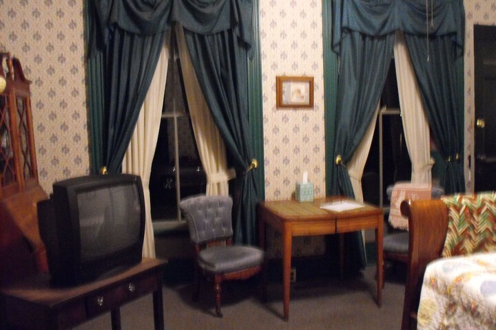 Room 10 of 36