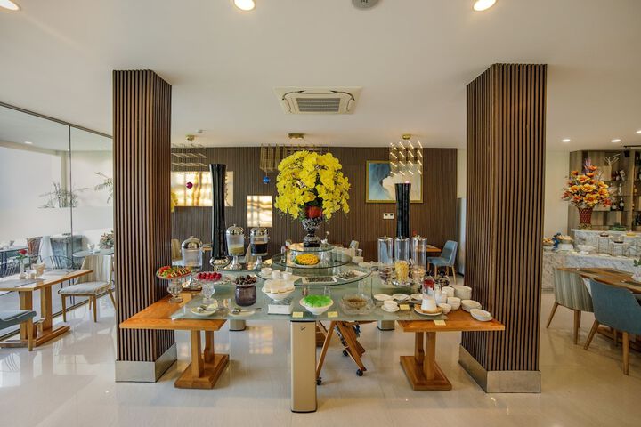 Dining 40 of 74