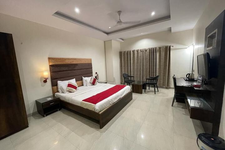 Room 14 of 38