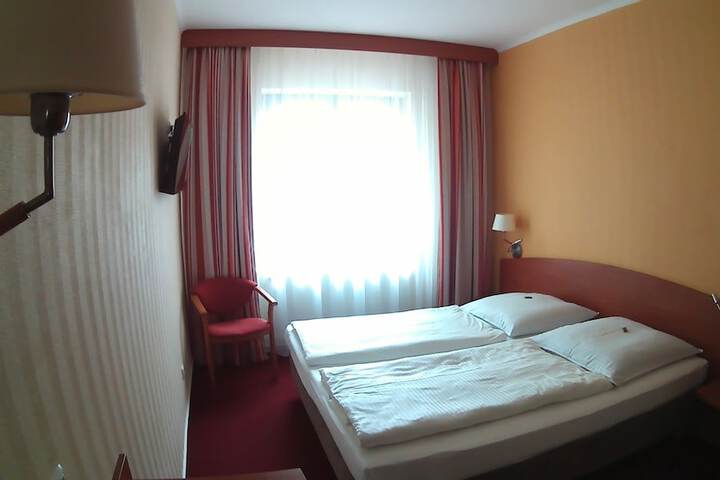 Room 7 of 34