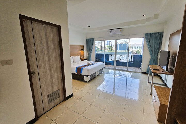 Room 7 of 40