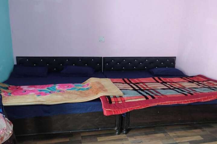 Room 10 of 18