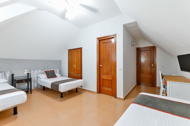 Room 13 of 31