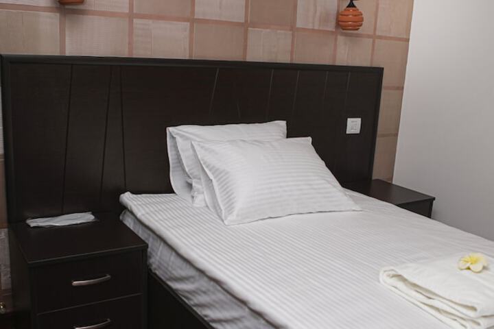 Room 8 of 42