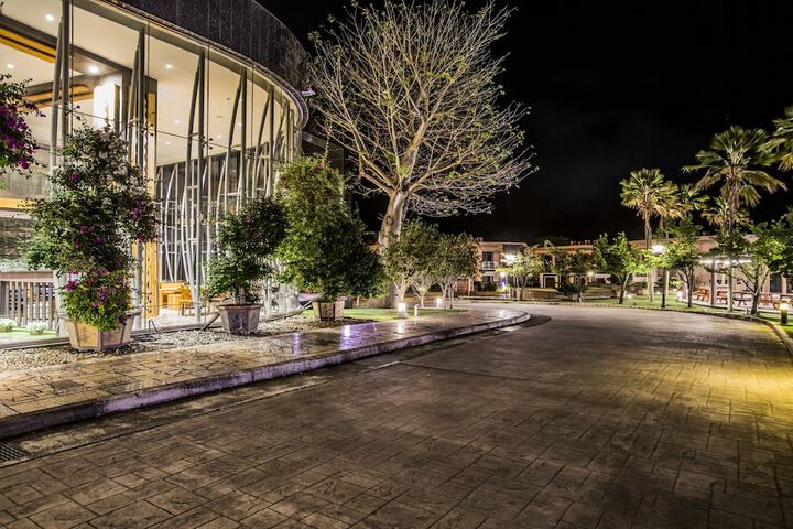 Hotel Exterior 129 of 153