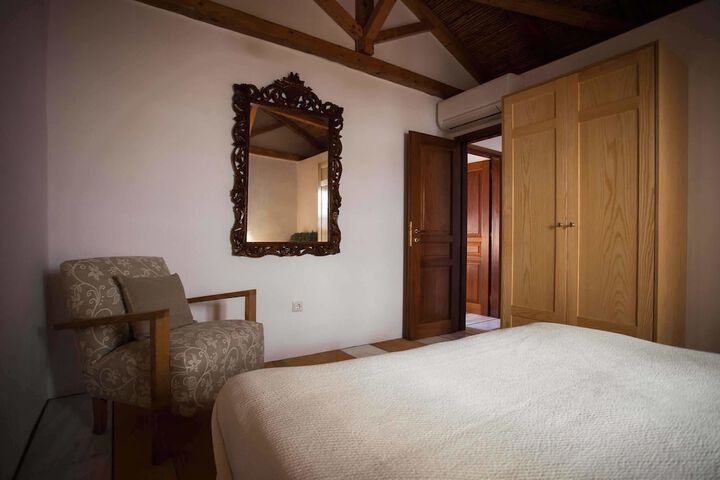 Room 8 of 52
