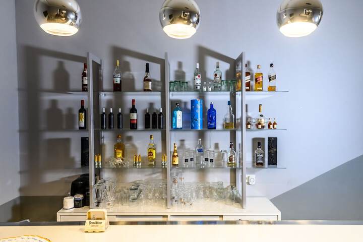 Lounge 58 of 78