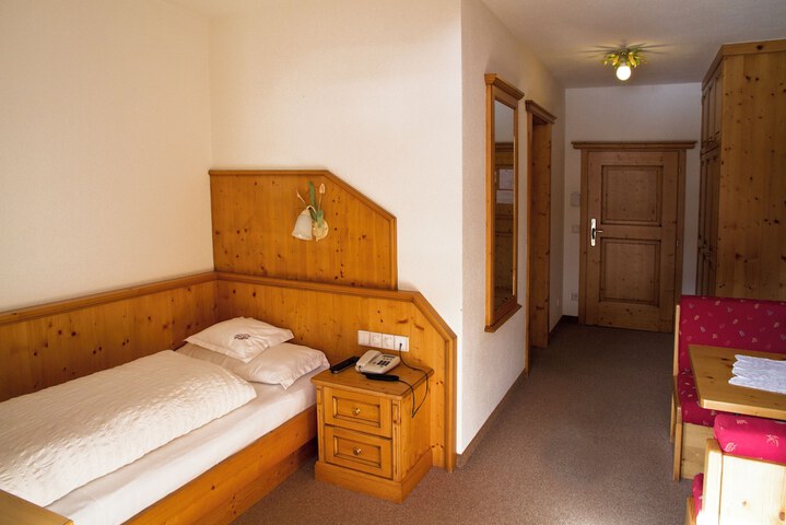 Room 12 of 46