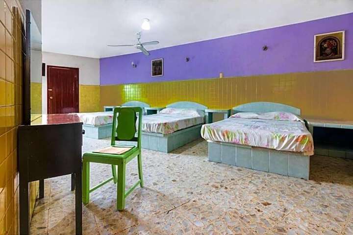 Room 4 of 6