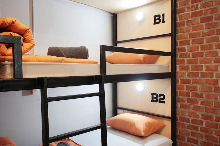 Room 12 of 90