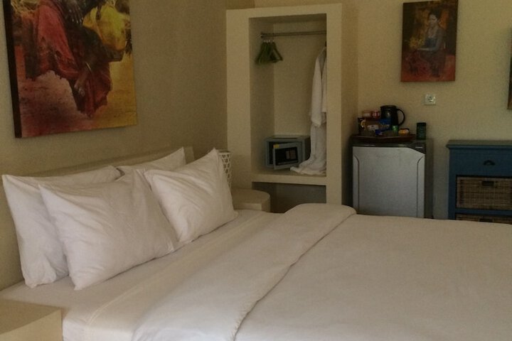 Room 10 of 106