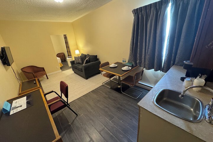 Room 4 of 36