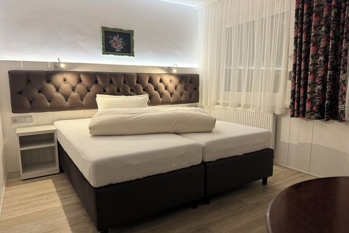 Room 20 of 77