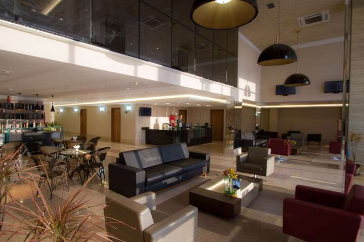 Lounge 31 of 50