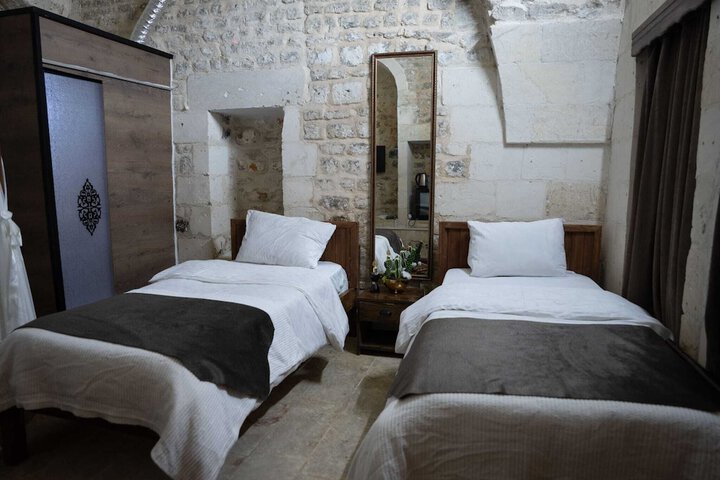 Room 7 of 18