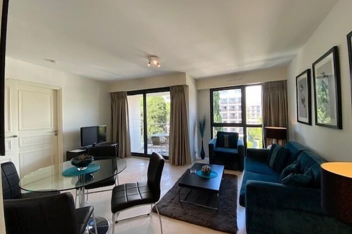 Lounge 42 of 69
