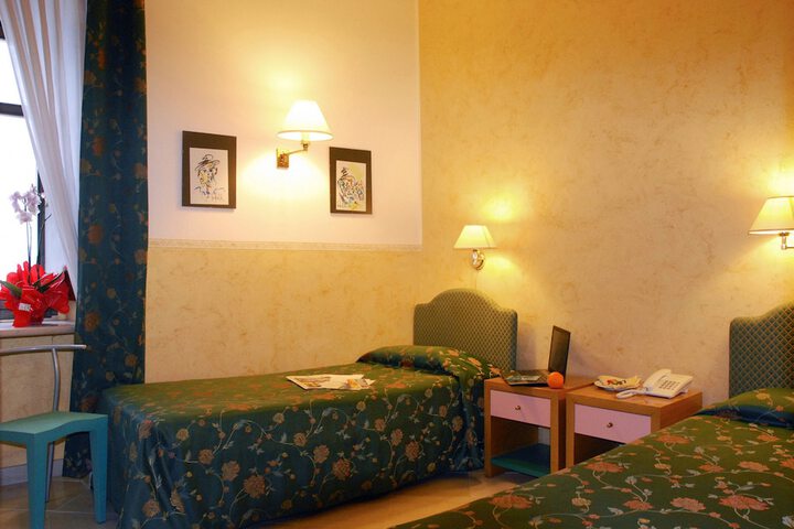 Room 6 of 47