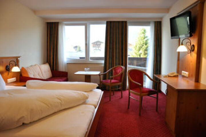 Room 4 of 8