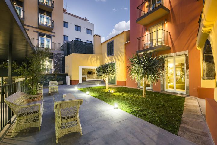 Hotel Exterior 63 of 75