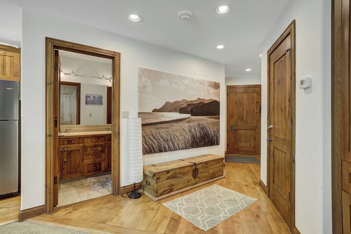 Ballroom/Hall 170 of 182