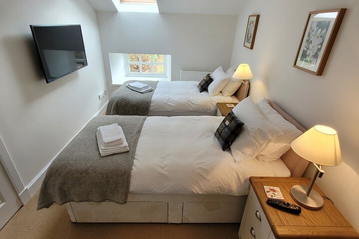Room 2 of 71