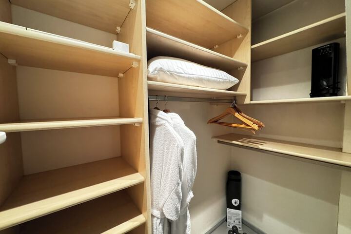 Room 18 of 113