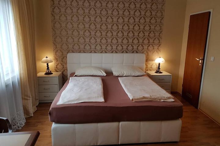 Room 10 of 25