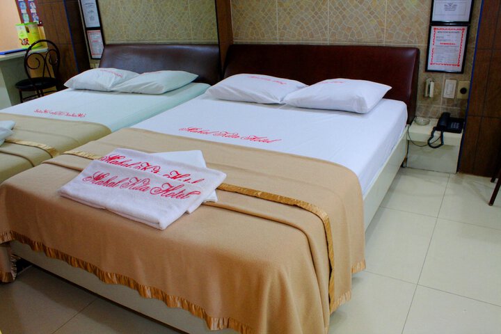 Room 4 of 25