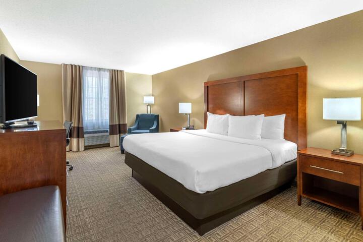 1 King Bed (17 of 18)