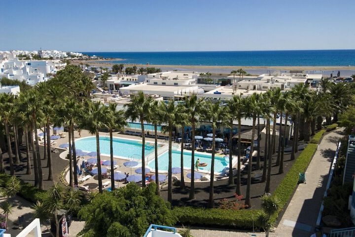 Hotel with Pool