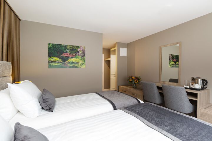 Room 10 of 24
