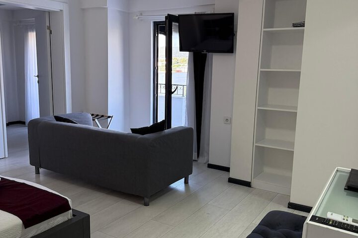 Room 28 of 65