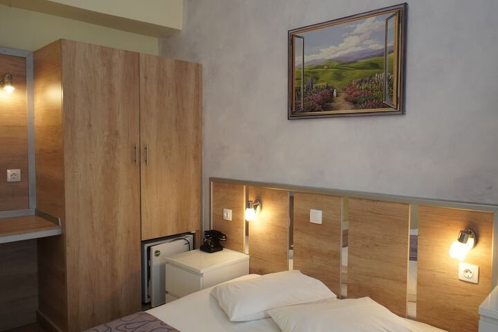Room 42 of 100