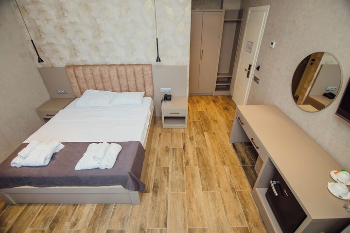 Room 5 of 13