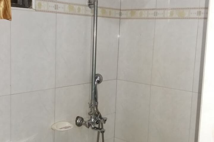 Room 10 of 14