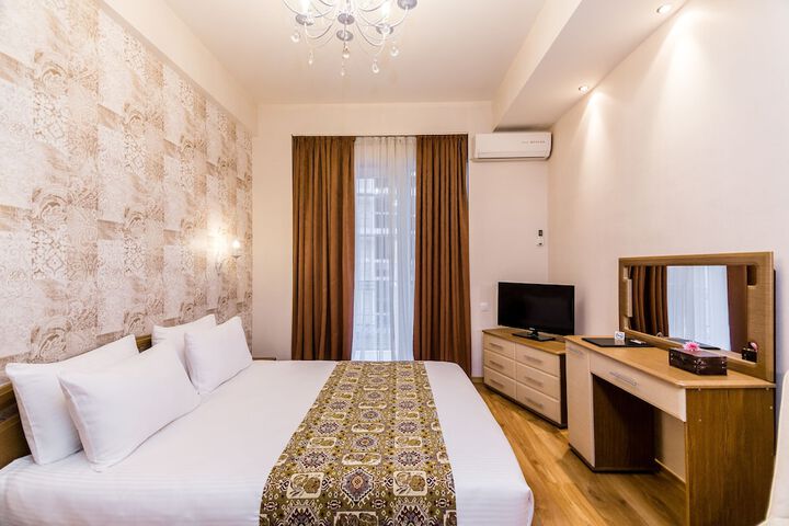 Room 44 of 108