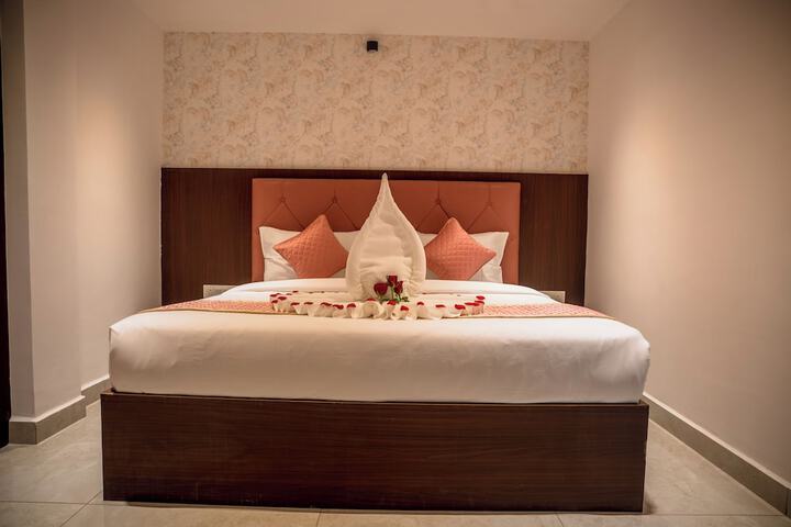 Room 28 of 76