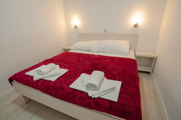 Room 5 of 20
