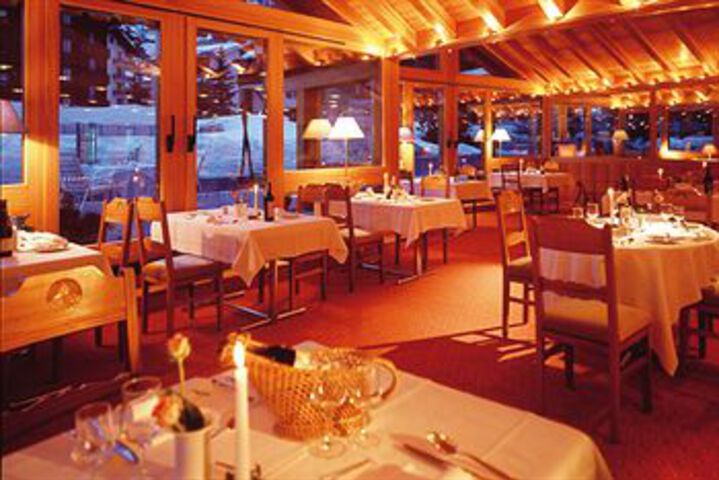 Dining 8 of 53