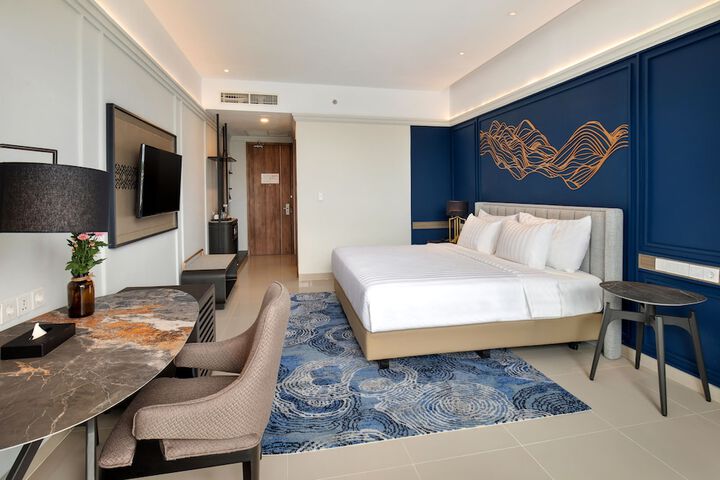 Room 5 of 19