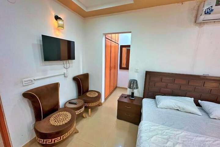 Room 6 of 37