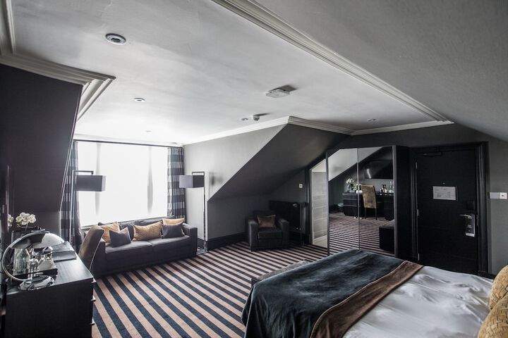 Room 4 of 90