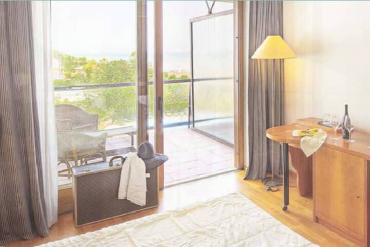 Room 9 of 22