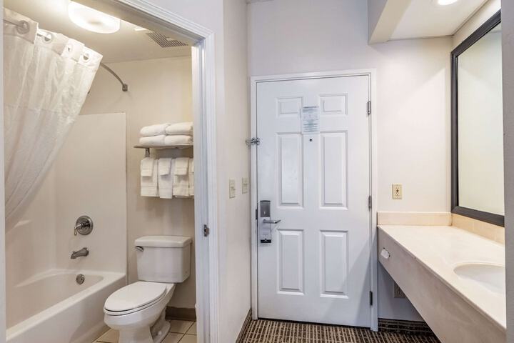 2 Double Beds (3 of 9)