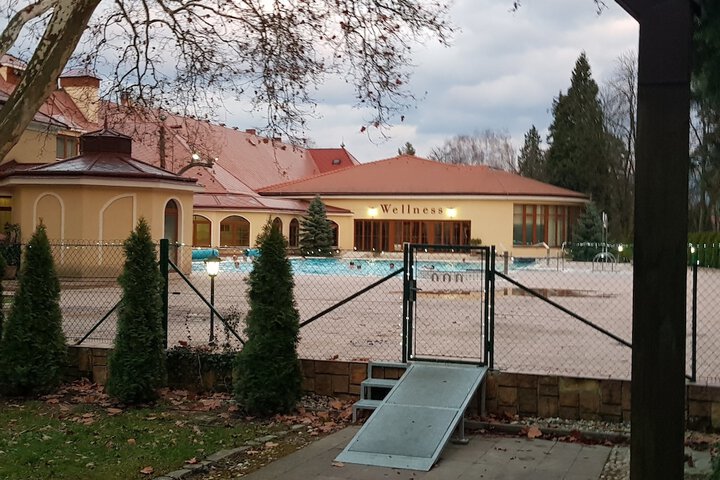 Spa 42 of 100