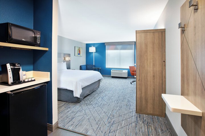 Room 13 of 52