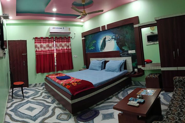 Room 3 of 6