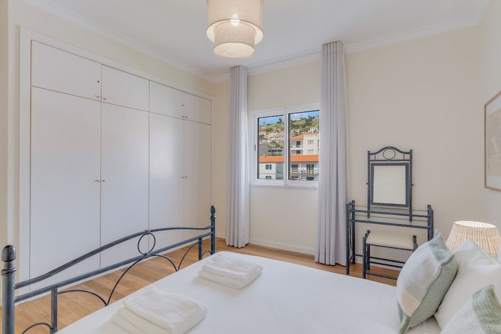 Room 2 of 8