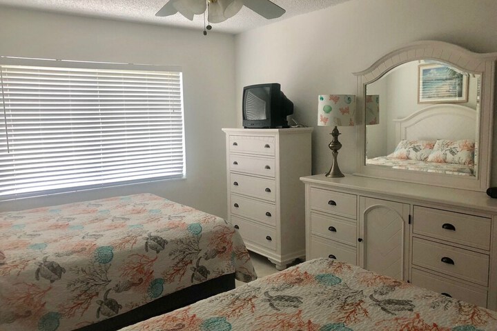 Room 6 of 164