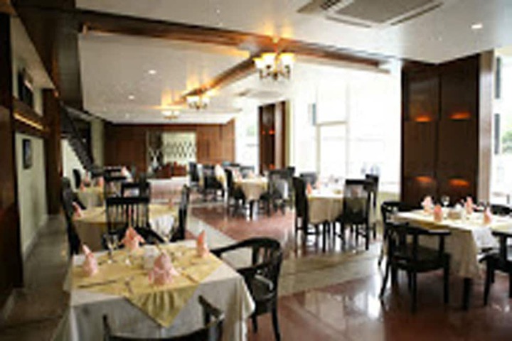 Dining 12 of 16
